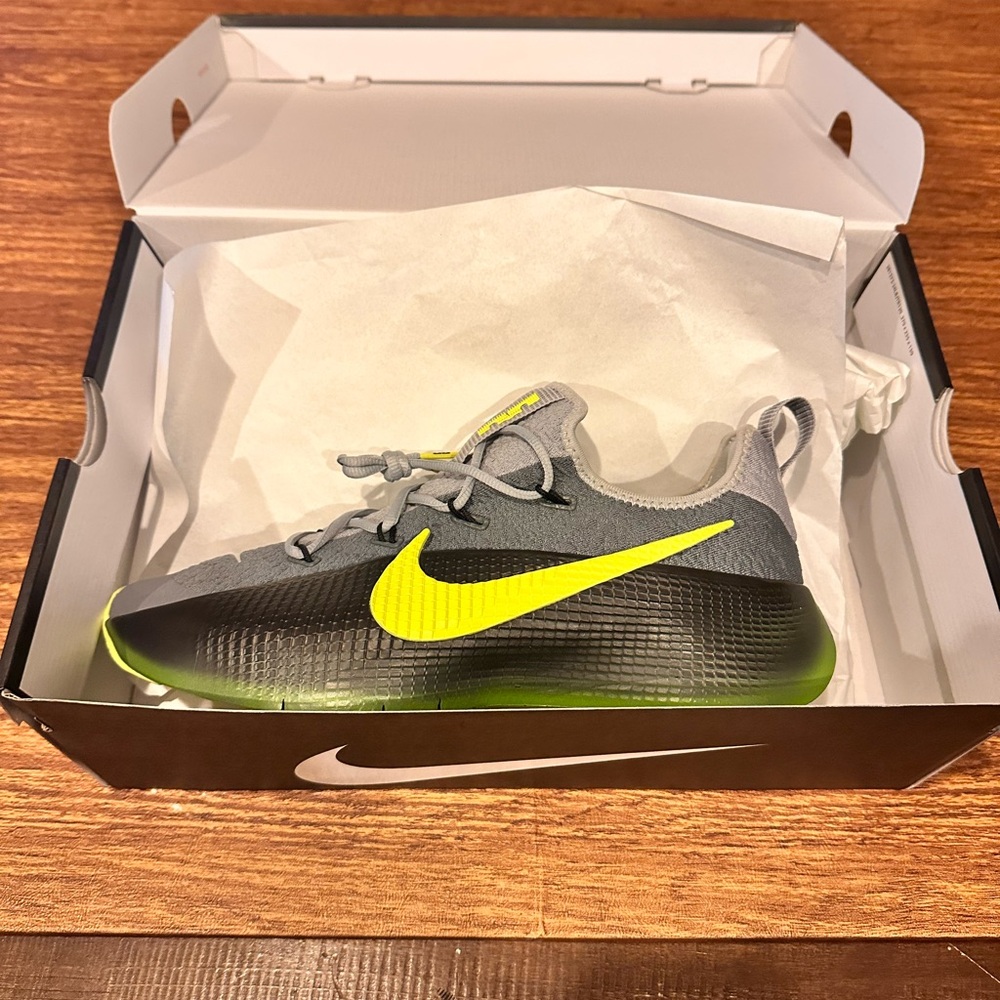 Nike LeBron TR 1